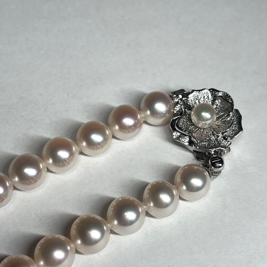 Akoya pearl necklace with 7.5-8.0mm white pearls and silver clasp displayed on white background