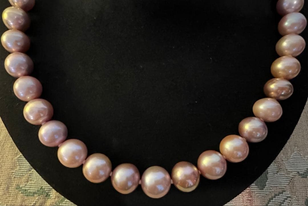 SV hollow nucleated natural freshwater pearl necklace in pale pink with silver clasp, 43.5 cm length, 12 mm to 10 mm pearls