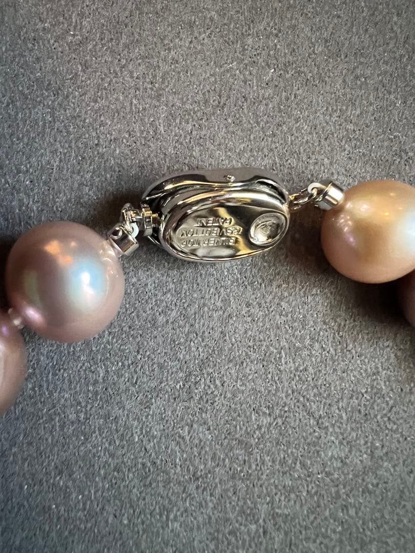 SV hollow nucleated natural freshwater pearl necklace in pale pink with silver clasp, 43.5 cm length, 12 mm to 10 mm pearls