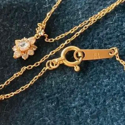 Agatte K18 necklace with 0.14 ct rose cut and round brilliant diamonds alternating in a delicate setting