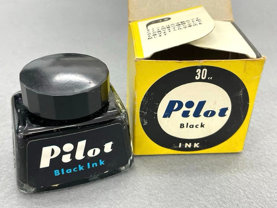 Pilot super quality black fountain pen with gold decoration, black ink bottle, dedicated case, and instruction manual