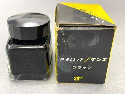 Pilot super quality black fountain pen with gold decoration, black ink bottle, dedicated case, and instruction manual