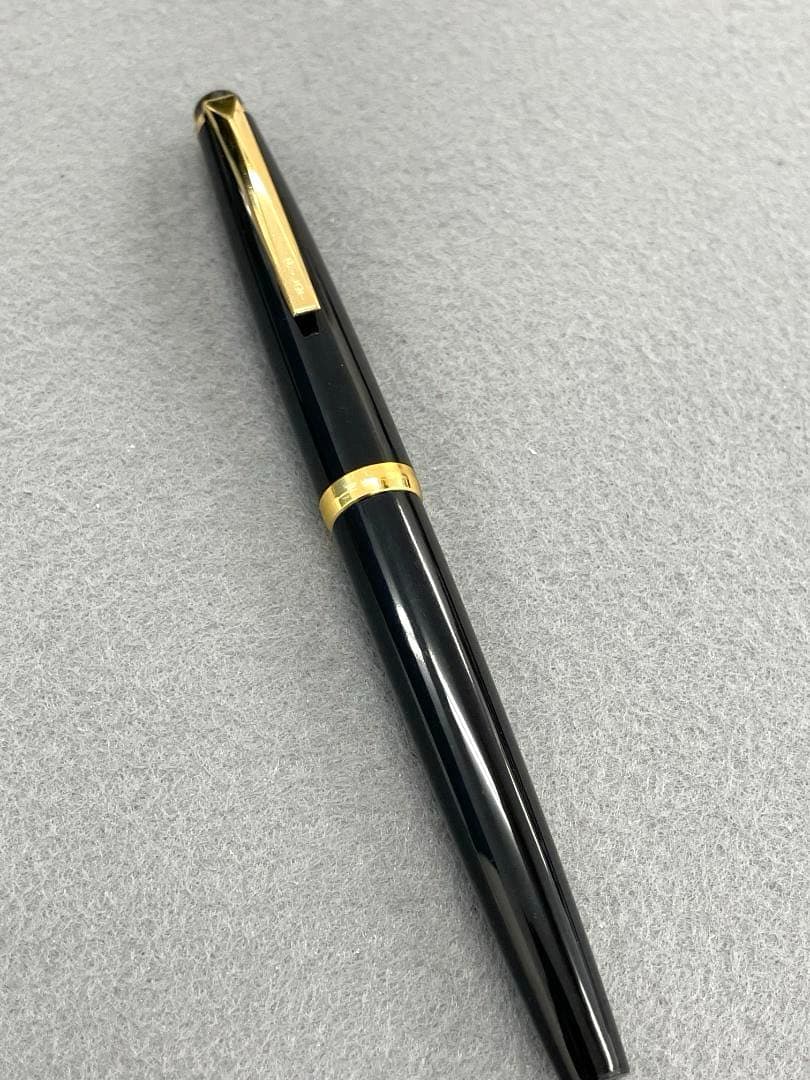 Pilot super quality black fountain pen with gold decoration, black ink bottle, dedicated case, and instruction manual
