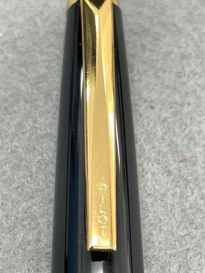 Pilot super quality black fountain pen with gold decoration, black ink bottle, dedicated case, and instruction manual
