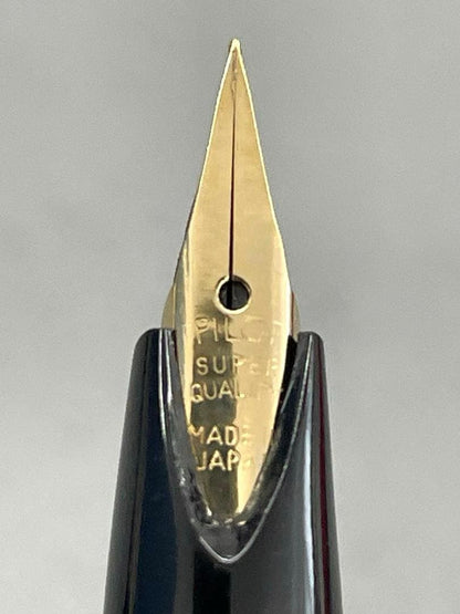 Pilot super quality black fountain pen with gold decoration, black ink bottle, dedicated case, and instruction manual