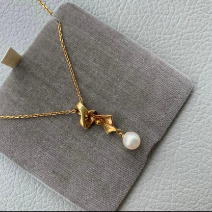 Mikimoto K18 gold pearl necklace with matching pearl pendant approximately 40cm long