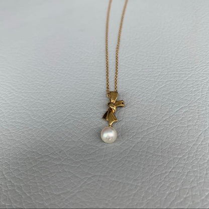 Mikimoto K18 gold pearl necklace with matching pearl pendant approximately 40cm long