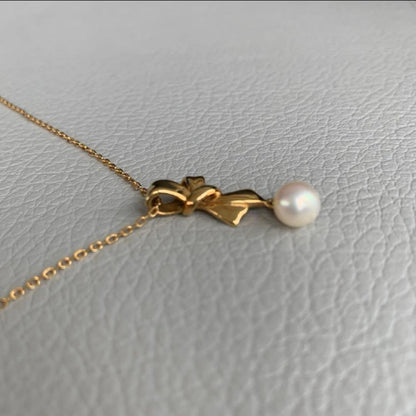 Mikimoto K18 gold pearl necklace with matching pearl pendant approximately 40cm long