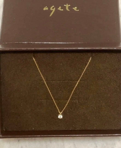 Agate K18 gold necklace featuring a single 0.05 ct diamond on a delicate chain