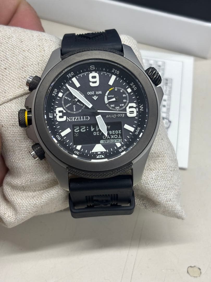 Citizen JV1007-07E Solar Men's Watch — Japanese