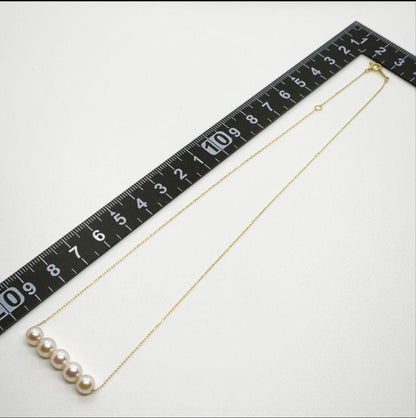 Law K18 18 karat yellow gold necklace with round Akoya pearls, 40 cm length, brand new