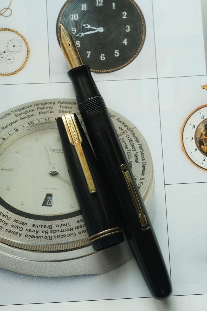 Vintage 1940s Waterman Commando fountain pen made of celluloid with repaired cap crack