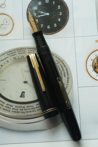 Vintage 1940s Waterman Commando fountain pen made of celluloid with repaired cap crack