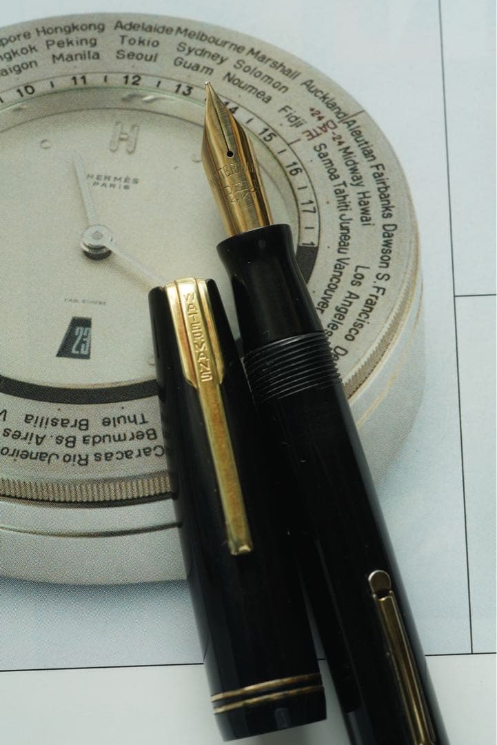 Vintage 1940s Waterman Commando fountain pen made of celluloid with repaired cap crack