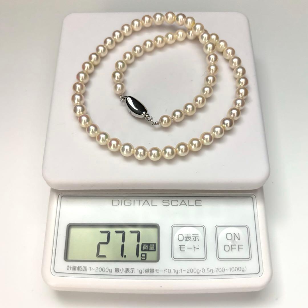 Akoya pearl necklace featuring 7.0mm round white pearls with aurora interference color on a 43cm strand