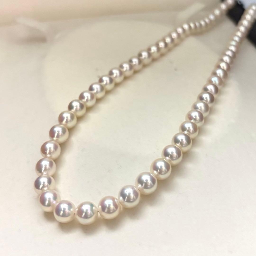 Akoya pearl necklace featuring 7.0mm round white pearls with aurora interference color on a 43cm strand