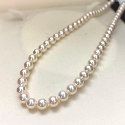 Akoya pearl necklace featuring 7.0mm round white pearls with aurora interference color on a 43cm strand