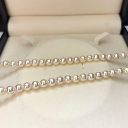 Akoya pearl necklace featuring 7.0mm round white pearls with aurora interference color on a 43cm strand