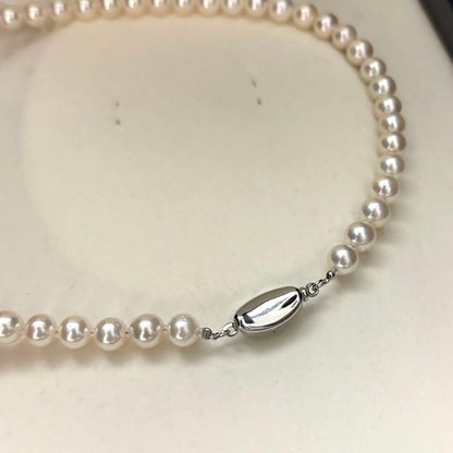 Akoya pearl necklace featuring 7.0mm round white pearls with aurora interference color on a 43cm strand