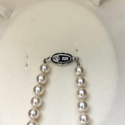 Akoya pearl necklace featuring 7.0mm round white pearls with aurora interference color on a 43cm strand