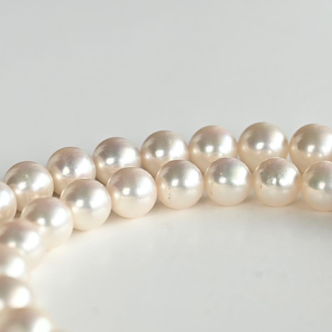Takashi Akoya pearl necklace featuring 8.8mm round white pearls with WGK14 clasp on 45.5 cm chain