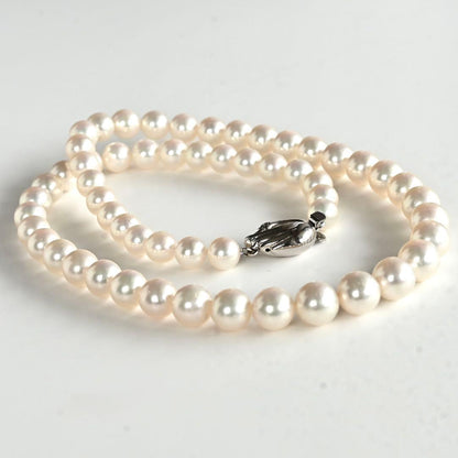 Takashi Akoya pearl necklace featuring 8.8mm round white pearls with WGK14 clasp on 45.5 cm chain