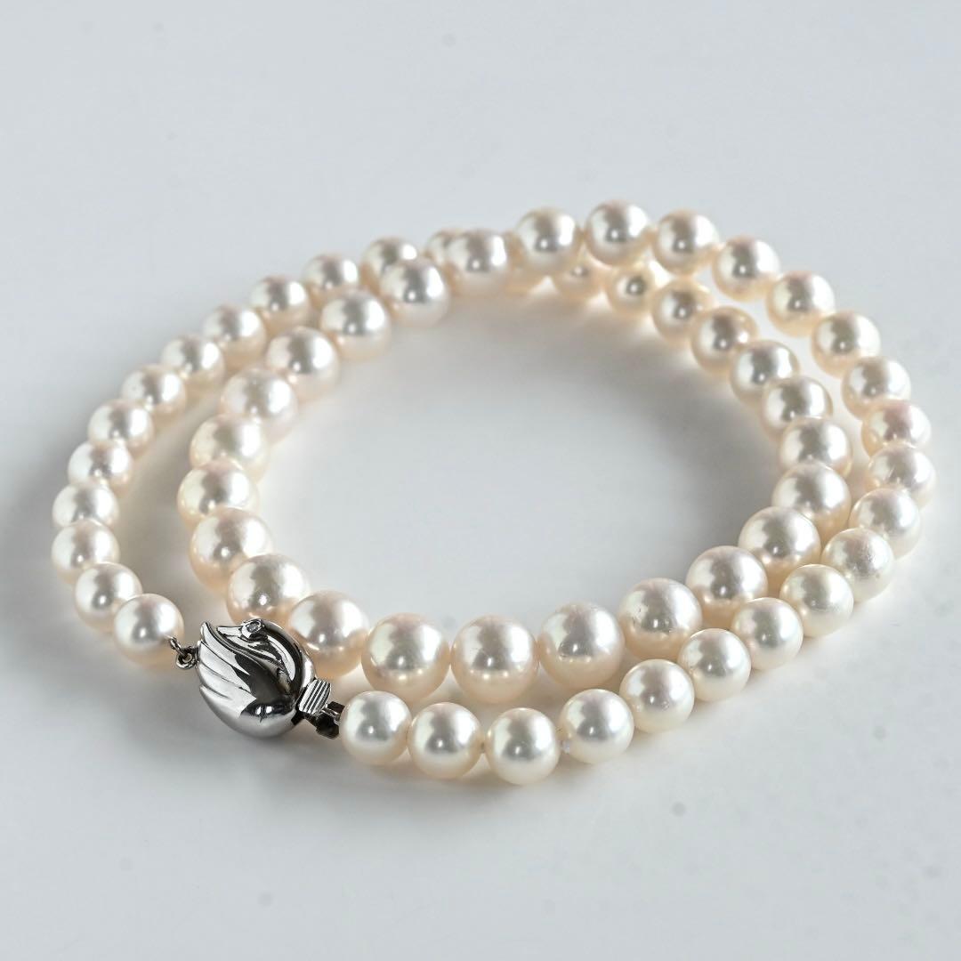 Takashi Akoya pearl necklace featuring 8.8mm round white pearls with WGK14 clasp on 45.5 cm chain