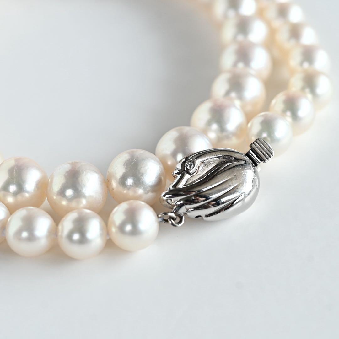 Takashi Akoya pearl necklace featuring 8.8mm round white pearls with WGK14 clasp on 45.5 cm chain