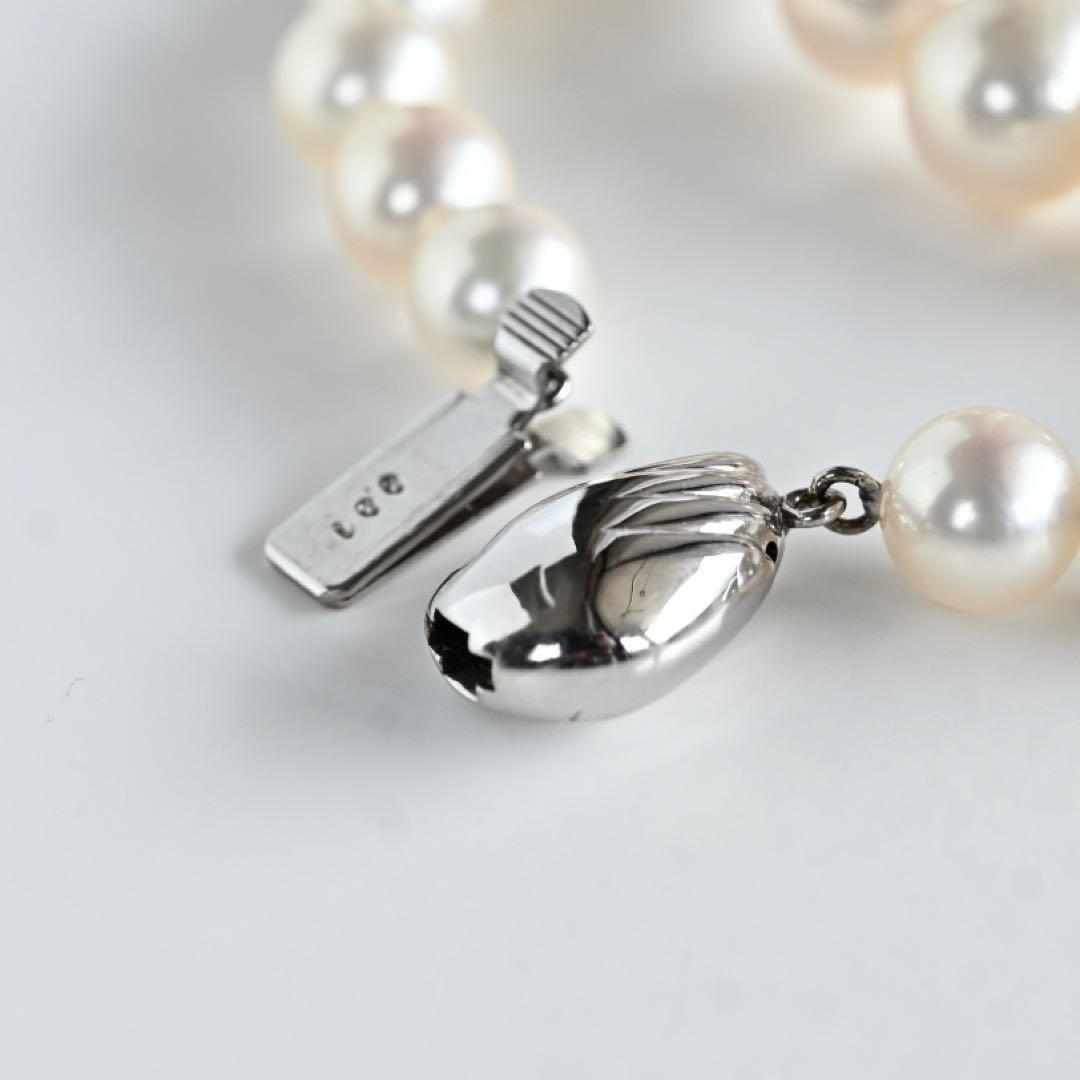 Takashi Akoya pearl necklace featuring 8.8mm round white pearls with WGK14 clasp on 45.5 cm chain