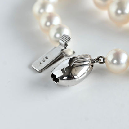 Takashi Akoya pearl necklace featuring 8.8mm round white pearls with WGK14 clasp on 45.5 cm chain