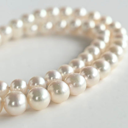 Takashi Akoya pearl necklace featuring 8.8mm round white pearls with WGK14 clasp on 45.5 cm chain