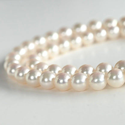 Takashi Akoya pearl necklace featuring 8.8mm round white pearls with WGK14 clasp on 45.5 cm chain