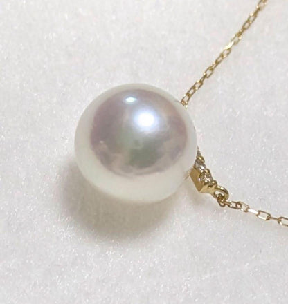 Kuro Akoya 8.6mm round pearl pendant necklace with 0.03ct diamond clasp in white green pink color
