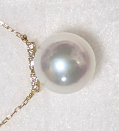 Kuro Akoya 8.6mm round pearl pendant necklace with 0.03ct diamond clasp in white green pink color