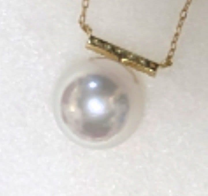 Kuro Akoya 8.6mm round pearl pendant necklace with 0.03ct diamond clasp in white green pink color