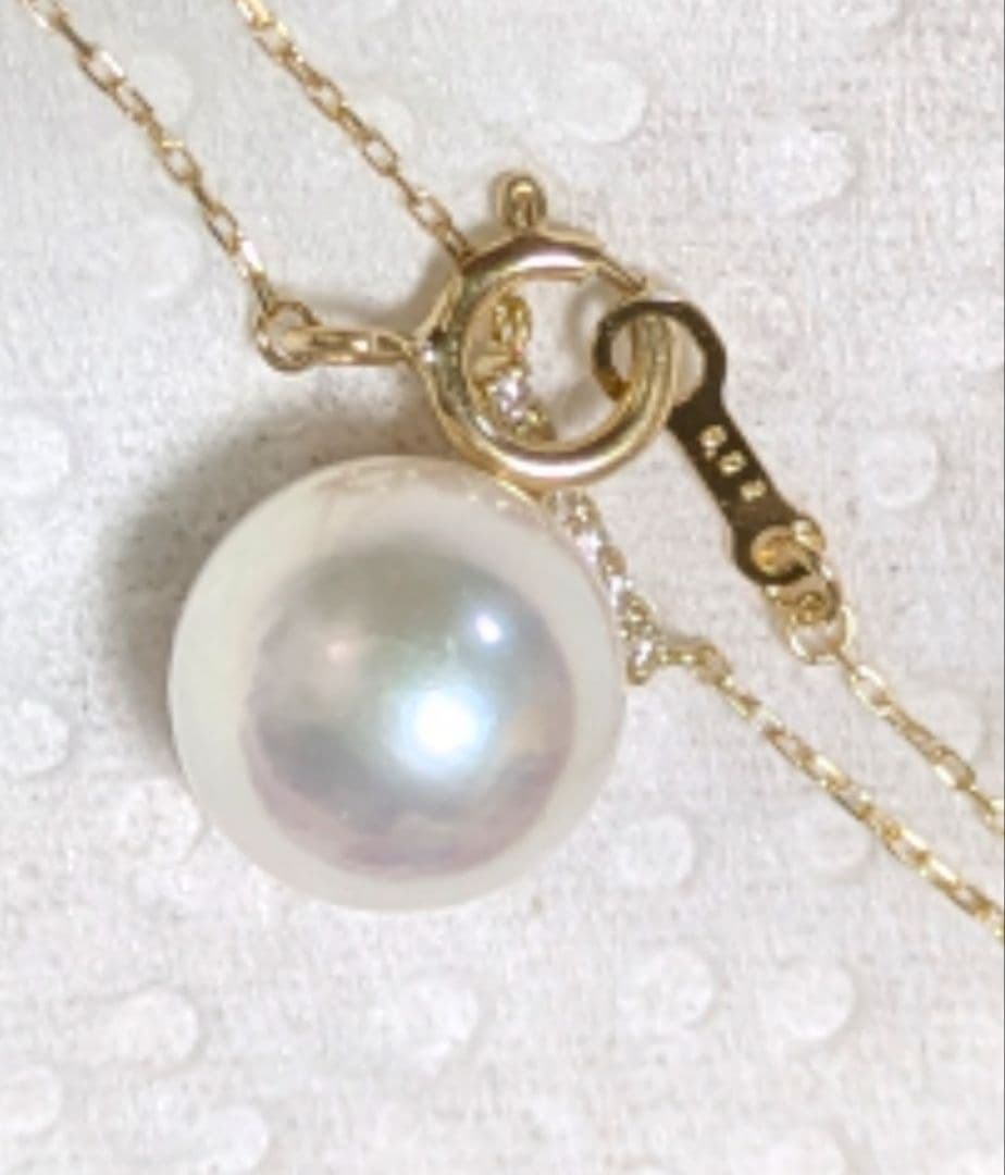 Kuro Akoya 8.6mm round pearl pendant necklace with 0.03ct diamond clasp in white green pink color