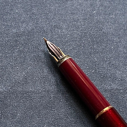 Showa Retro PILOT Pilot L Fountain Pen in red with 14K gold and gold-colored clip