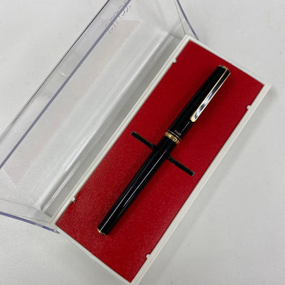 PILOT 585 K14 fountain pen with medium tip and gold K14 585 nib shown on white background
