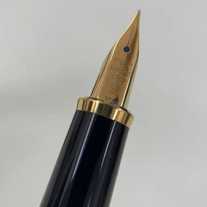 PILOT 585 K14 fountain pen with medium tip and gold K14 585 nib shown on white background