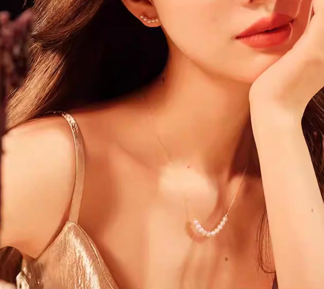 K18YG Akoya pearl necklace pendant featuring an 18K gold smile design with 40+5 cm length