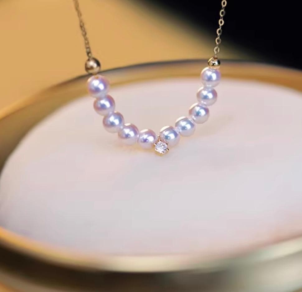 K18YG Akoya pearl necklace pendant featuring an 18K gold smile design with 40+5 cm length