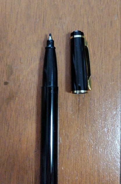 Pilot Sign Pen with cap showing retro design and sign pen tip type