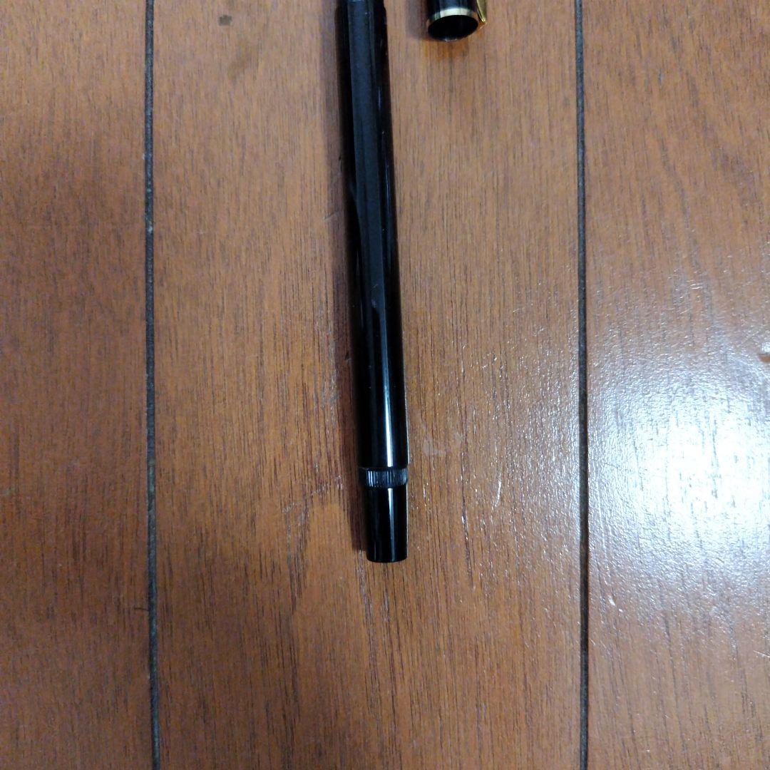 Pilot Sign Pen with cap showing retro design and sign pen tip type