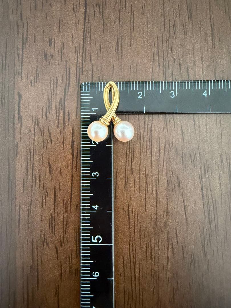 Tasaki Pearl K18 pendant top charm featuring 6mm pearl set in 18K yellow gold weighing around 2 grams