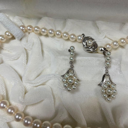 Tasaki necklace and earring set with 6.5-6.9mm Akoya pearls and silver chain approximately 43 cm long