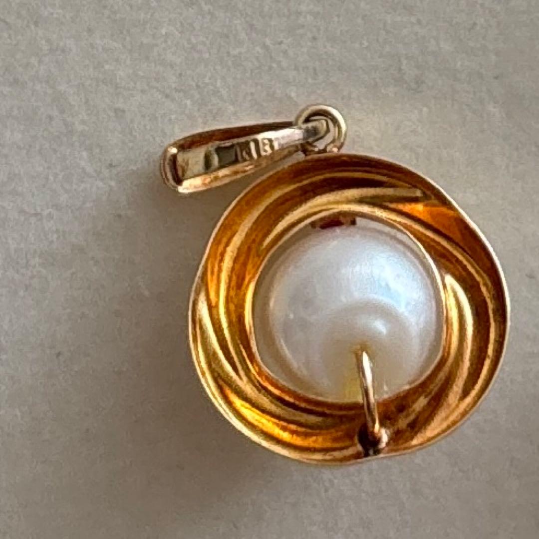 Law K18 Pearl pendant top featuring a ruby set in 18K gold with no chain or case included