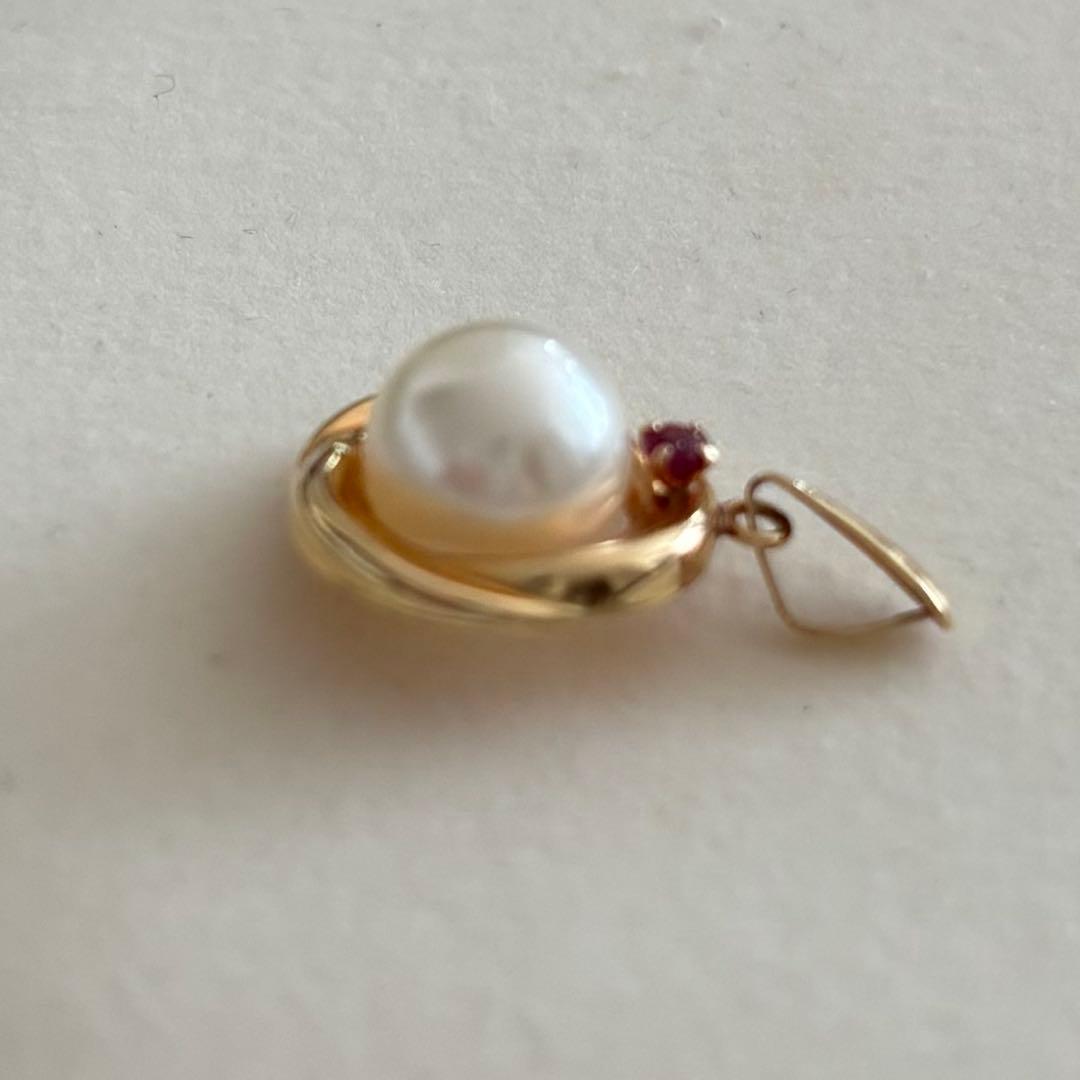 Law K18 Pearl pendant top featuring a ruby set in 18K gold with no chain or case included