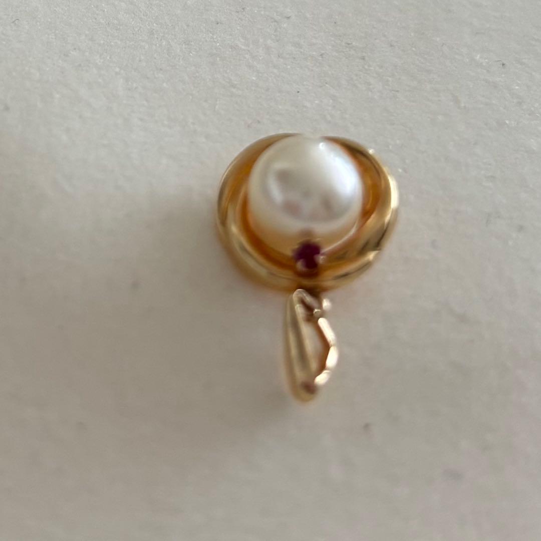 Law K18 Pearl pendant top featuring a ruby set in 18K gold with no chain or case included