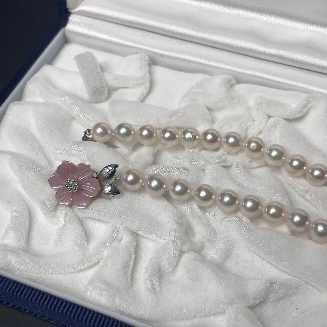 Akoya pearl necklace featuring 7.0-7.4mm pearls and 50cm length displayed on white background