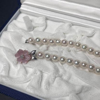 Akoya pearl necklace featuring 7.0-7.4mm pearls and 50cm length displayed on white background